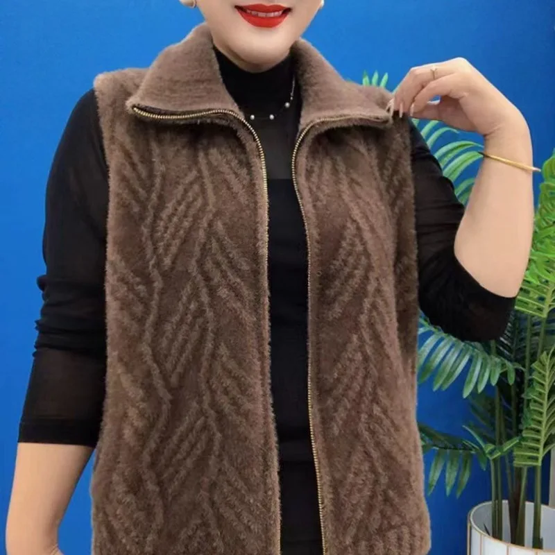 Women Short Vest Jacket Top 2026 Autumn and Winter Female Korean Mother Imitation Mink Velvet Loose Foreign Style Thickened Vest
Women Short Vest Jacket Top 2026 Autumn and Winter Female Korean Mother Imitation Mink Velvet Loose Foreign Style Thickened Vest