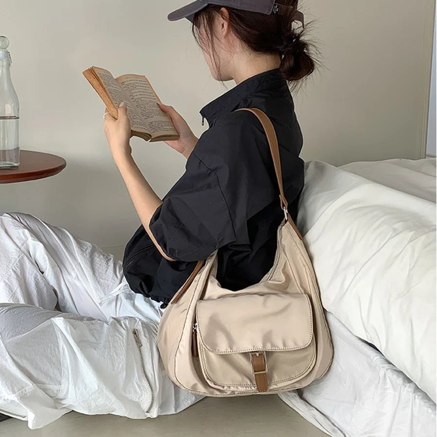 Нейлоновая сумка для пельменей в корейском стиле, повседневная сумка большой вместимости, универсальная для женщин, новая сумка на одно плечо с лоскутным дизайном.
Нейлоновая сумка для пельменей в корейском стиле, повседневная сумка большой вместимости, универсальная для женщин, новая сумка на одно плечо с лоскутным дизайном.