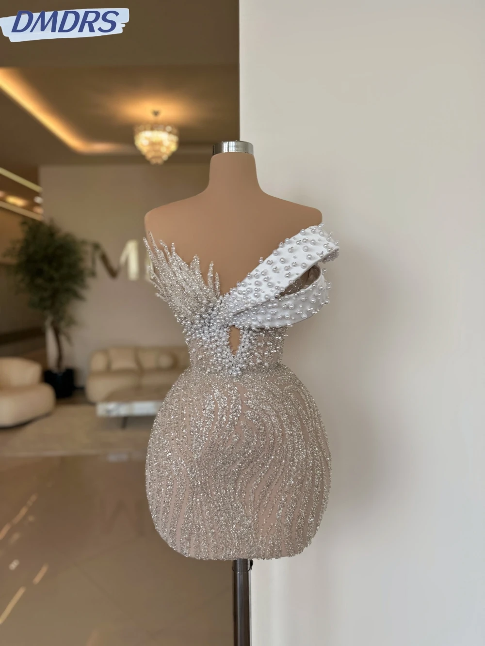 Modern One Shoulder Long Prom Gown Sexy Illusion Mini Cocktail Dresses Sparkly Sequins Pearls Evening Dress Robe De Mariée
Modern One Shoulder Long Prom Gown Sexy Illusion Mini Cocktail Dresses Sparkly Sequins Pearls Evening Dress Robe De Mariée