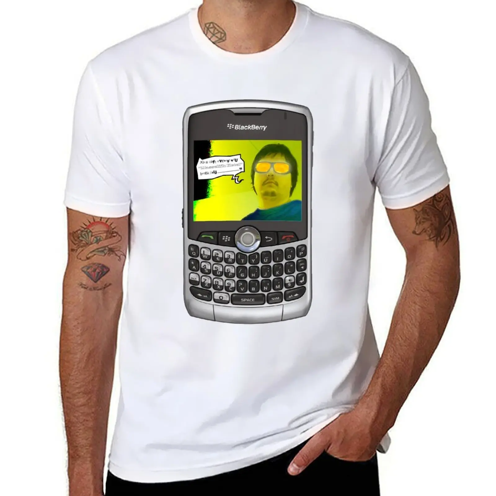 Thorsten R.F. Kissing en het Masselijk Ketel op een BlackBerry mobieltje T-Shirt t shirt man plain T-Shirt
Thorsten R.F. Kissing en het Masselijk Ketel op een BlackBerry mobieltje T-Shirt t shirt man plain T-Shirt