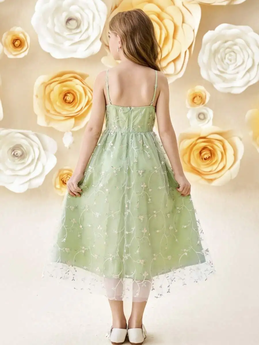 Elegant Light Green Floral Embroidery Mesh Spliced Cami Midi Dress
Elegant Light Green Floral Embroidery Mesh Spliced Cami Midi Dress