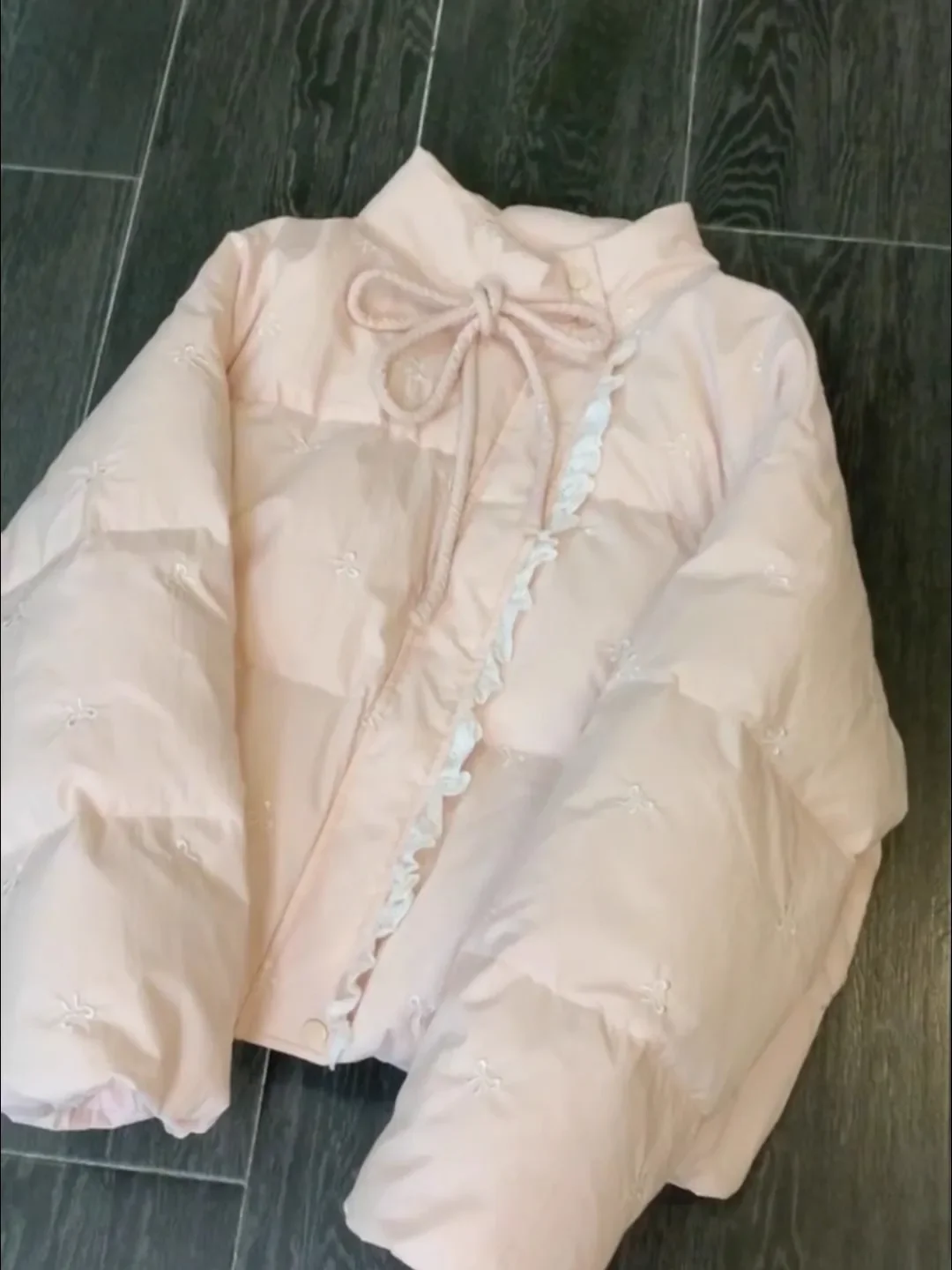 Женские зимние парки с милым бантом и вышивкой, плотные кавайные кружевные лоскутные пышные пальто, милая верхняя одежда на молнии с воротником-стойкой в консервативном стиле
Женские зимние парки с милым бантом и вышивкой, плотные кавайные кружевные лоскутные пышные пальто, милая верхняя одежда на молнии с воротником-стойкой в консервативном стиле