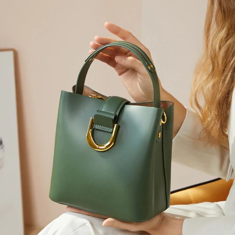 2025 New Fashionable and Versatile Large Capacity Commuter Handheld Shoulder Bag, Crossbody Bag, Bucket Bag for Women
2025 New Fashionable and Versatile Large Capacity Commuter Handheld Shoulder Bag, Crossbody Bag, Bucket Bag for Women