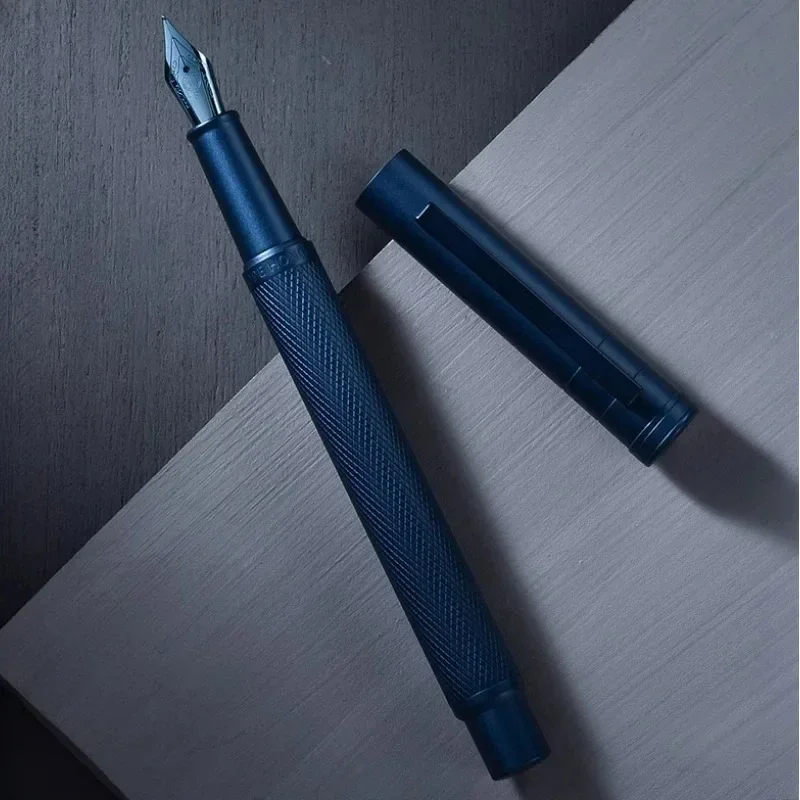 Новая металлическая перьевая ручка Hongdian синего цвета EF/F/Bent для студентов, практикующих каллиграфию в ретро-стиле, с чернильной капсулой для тренировок
Новая металлическая перьевая ручка Hongdian синего цвета EF/F/Bent для студентов, практикующих каллиграфию в ретро-стиле, с чернильной капсулой для тренировок