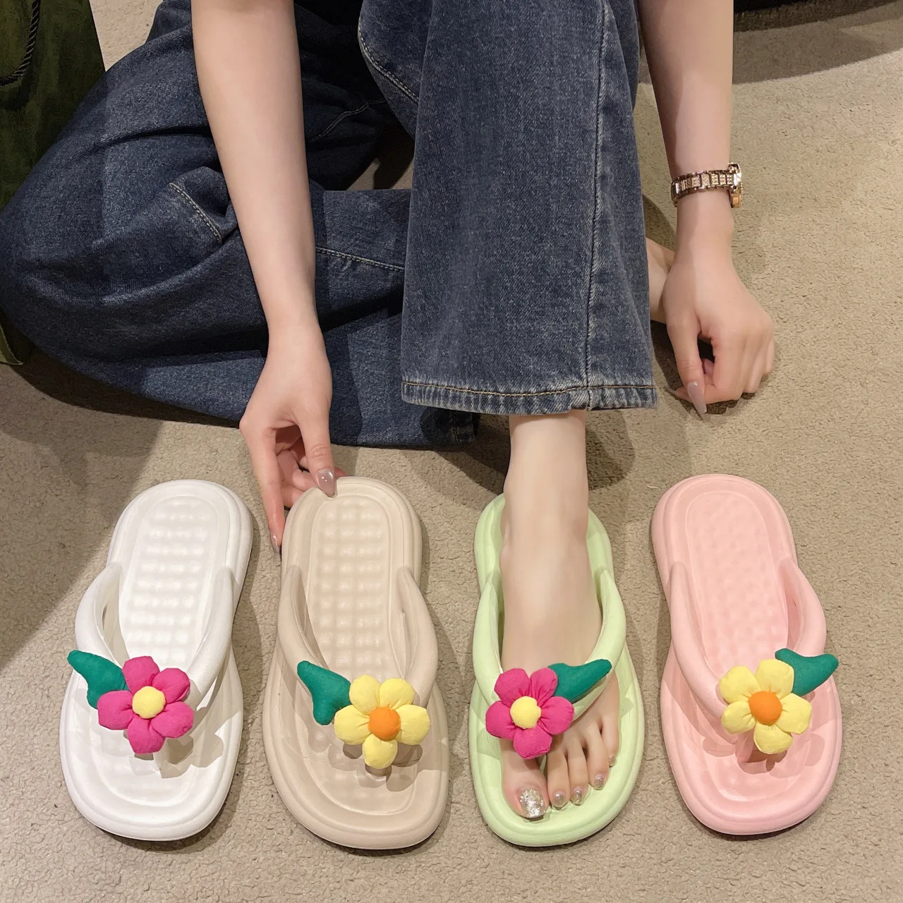 Cute Flower Flip-flops Female Summer Outside Fashion Non-slip Soft Beach Shoes Women Casual Versatile Flat Sandalias De Mujer
Cute Flower Flip-flops Female Summer Outside Fashion Non-slip Soft Beach Shoes Women Casual Versatile Flat Sandalias De Mujer