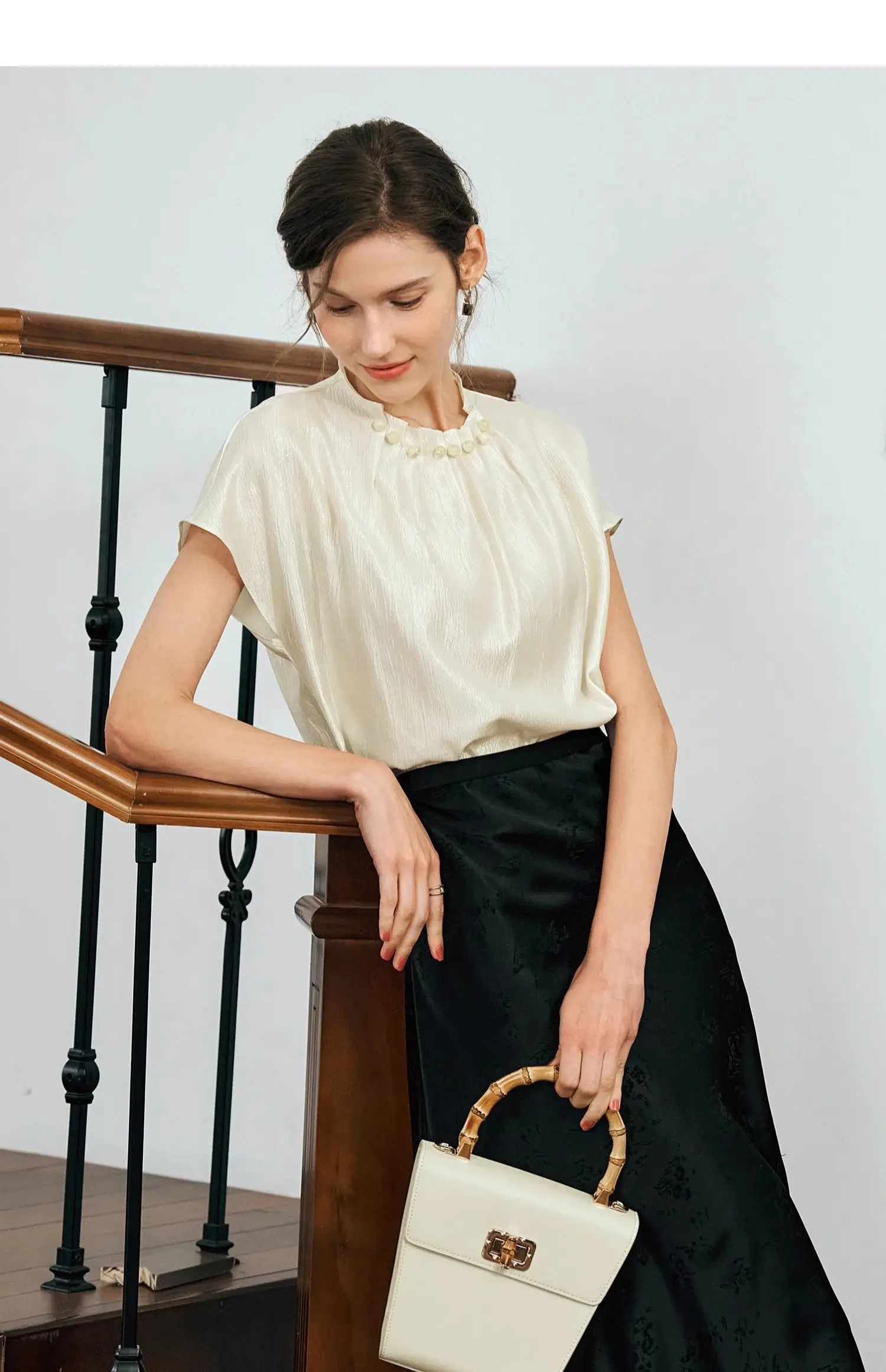 OLrain Women Blouse French Temperament Apricot Chiffon Shirt Summer 2025 Pleated Design Versatile Top O57XX99151
OLrain Women Blouse French Temperament Apricot Chiffon Shirt Summer 2025 Pleated Design Versatile Top O57XX99151