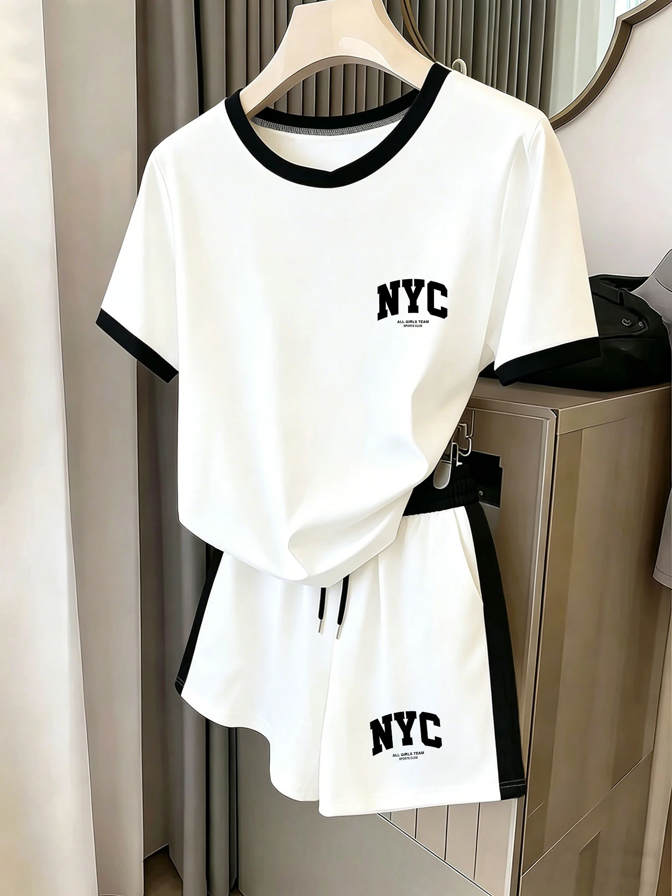 American College Style Two-Piece Set, Nyc College Letter Print Short-Sleeve Shorts Set, Loose Slim-Fit Sweatshirt and Shorts Women's Two-Piece Set, College American Style Round Neck Patchwork Shorts + Short-Sleeve T-Shirt Women's 2-Piece Set, Summer Stree
American College Style Two-Piece Set, Nyc College Letter Print Short-Sleeve Shorts Set, Loose Slim-Fit Sweatshirt and Shorts Women's Two-Piece Set, College American Style Round Neck Patchwork Shorts + Short-Sleeve T-Shirt Women's 2-Piece Set, Summer Stree