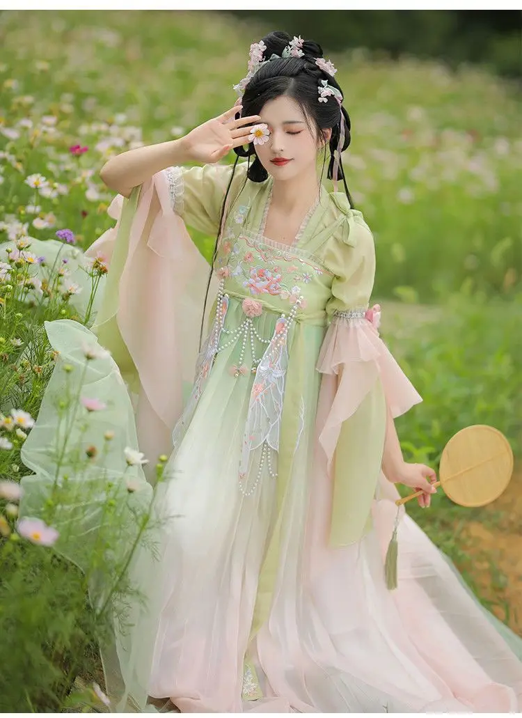 New Han elements Improved Hanfu: Chinese Tang style and elegant, ethereal, retro traditional Hanfu set with chest skirt
New Han elements Improved Hanfu: Chinese Tang style and elegant, ethereal, retro traditional Hanfu set with chest skirt