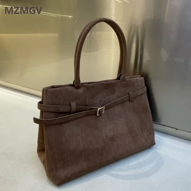 Autumn Winter Vintage Coffee Color Faux Suede Handbag Belt Buckle Design Women's Large Capacity Tote Bag Female Commuter Bag
Autumn Winter Vintage Coffee Color Faux Suede Handbag Belt Buckle Design Women's Large Capacity Tote Bag Female Commuter Bag