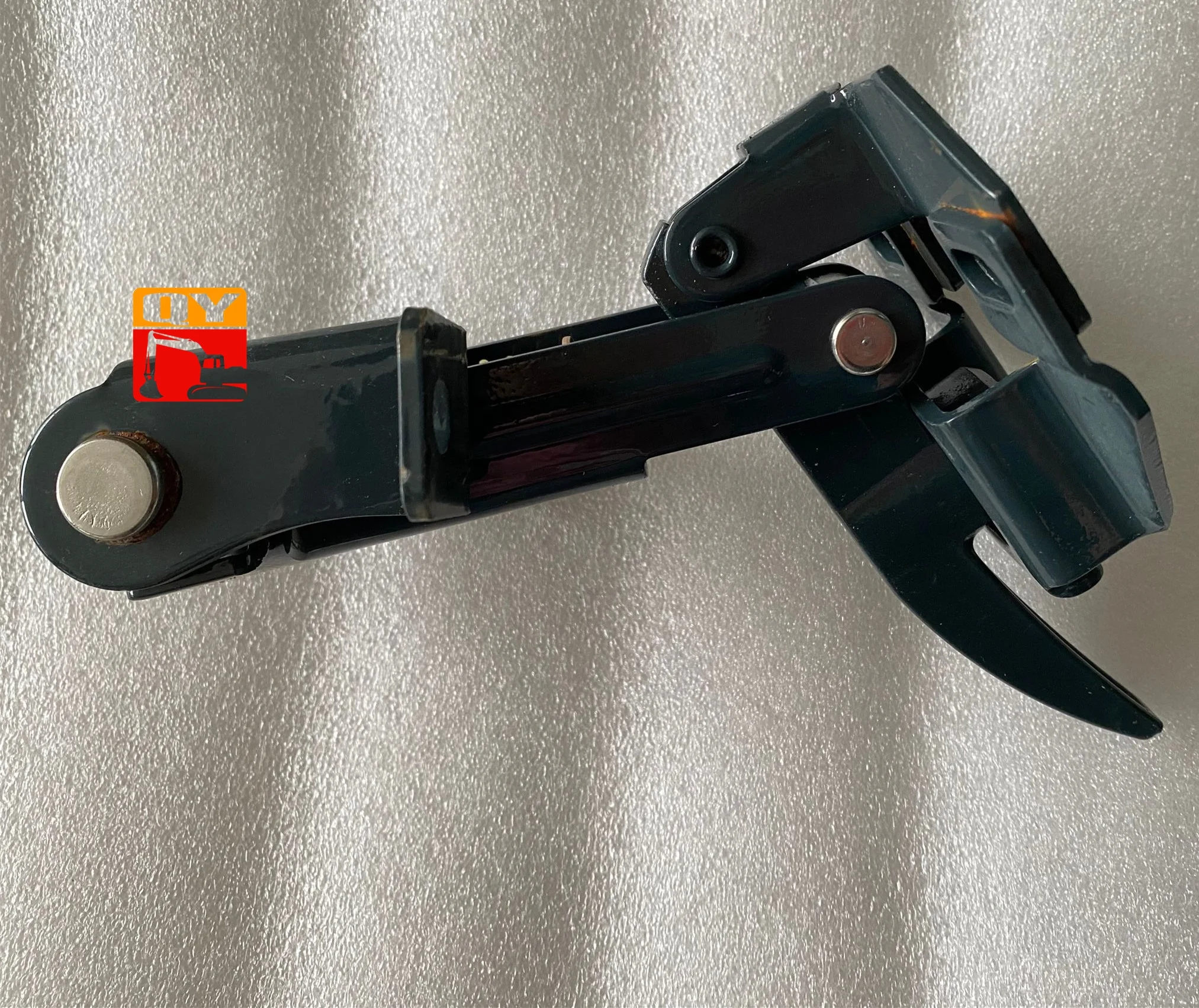High Quality Excavator Tool Box Grab Assembly 71Q6-42400 Suitable for Excavators R140LC-9 R140W-9 HX300LC Original Stock
High Quality Excavator Tool Box Grab Assembly 71Q6-42400 Suitable for Excavators R140LC-9 R140W-9 HX300LC Original Stock