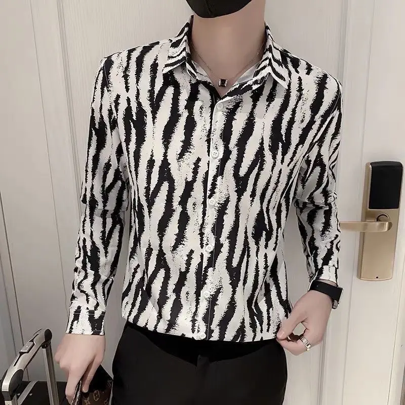 Fashion Lapel Button Printed Korean Shirts Men's Clothing 2023 Autumn Loose Long Sleeve All-match Tops Casual Shirt
Fashion Lapel Button Printed Korean Shirts Men's Clothing 2023 Autumn Loose Long Sleeve All-match Tops Casual Shirt