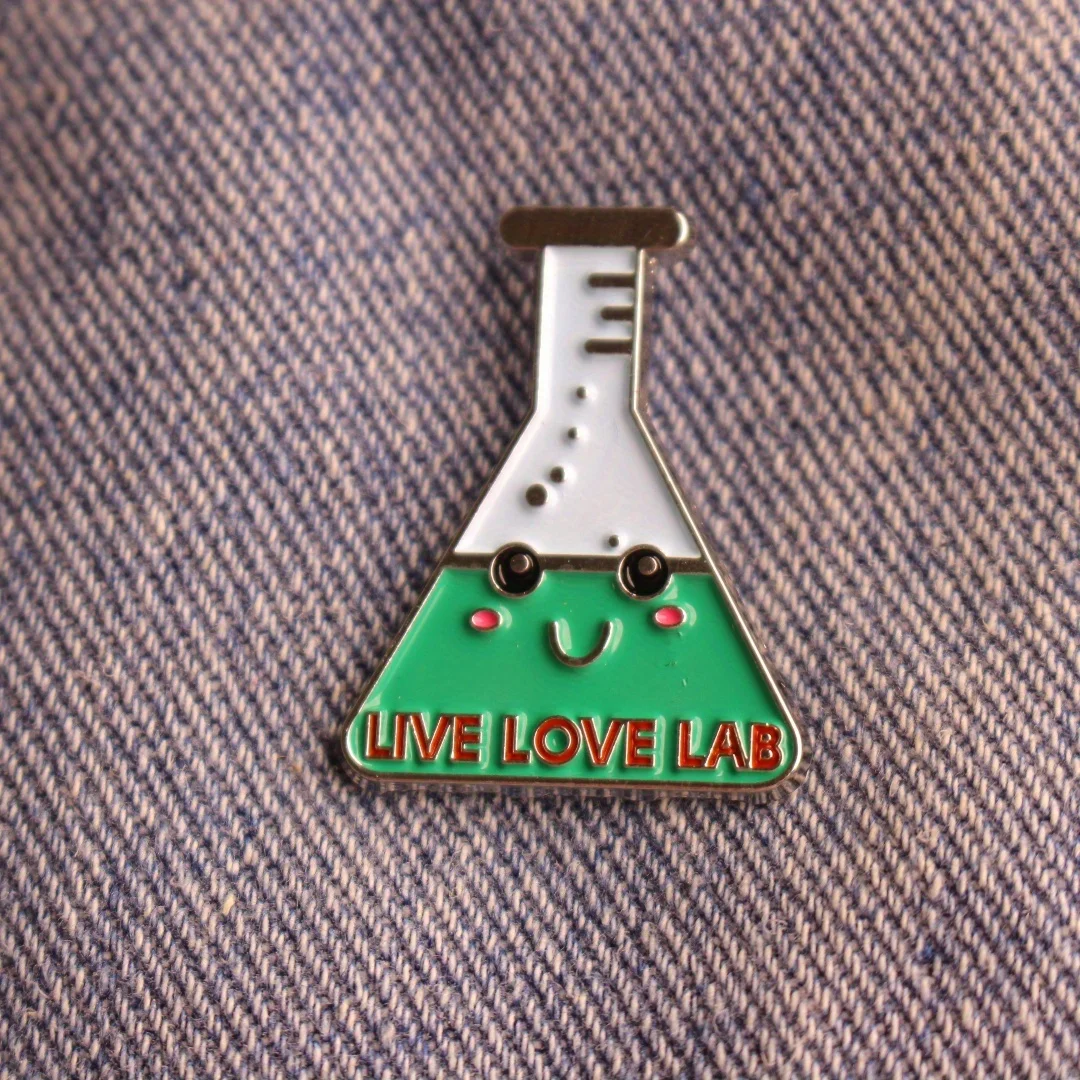1 Piece of Personality Fashion Trend Brooch, Metal Material, Suitable for Men and Women's Daily Wear and Matching
1 Piece of Personality Fashion Trend Brooch, Metal Material, Suitable for Men and Women's Daily Wear and Matching