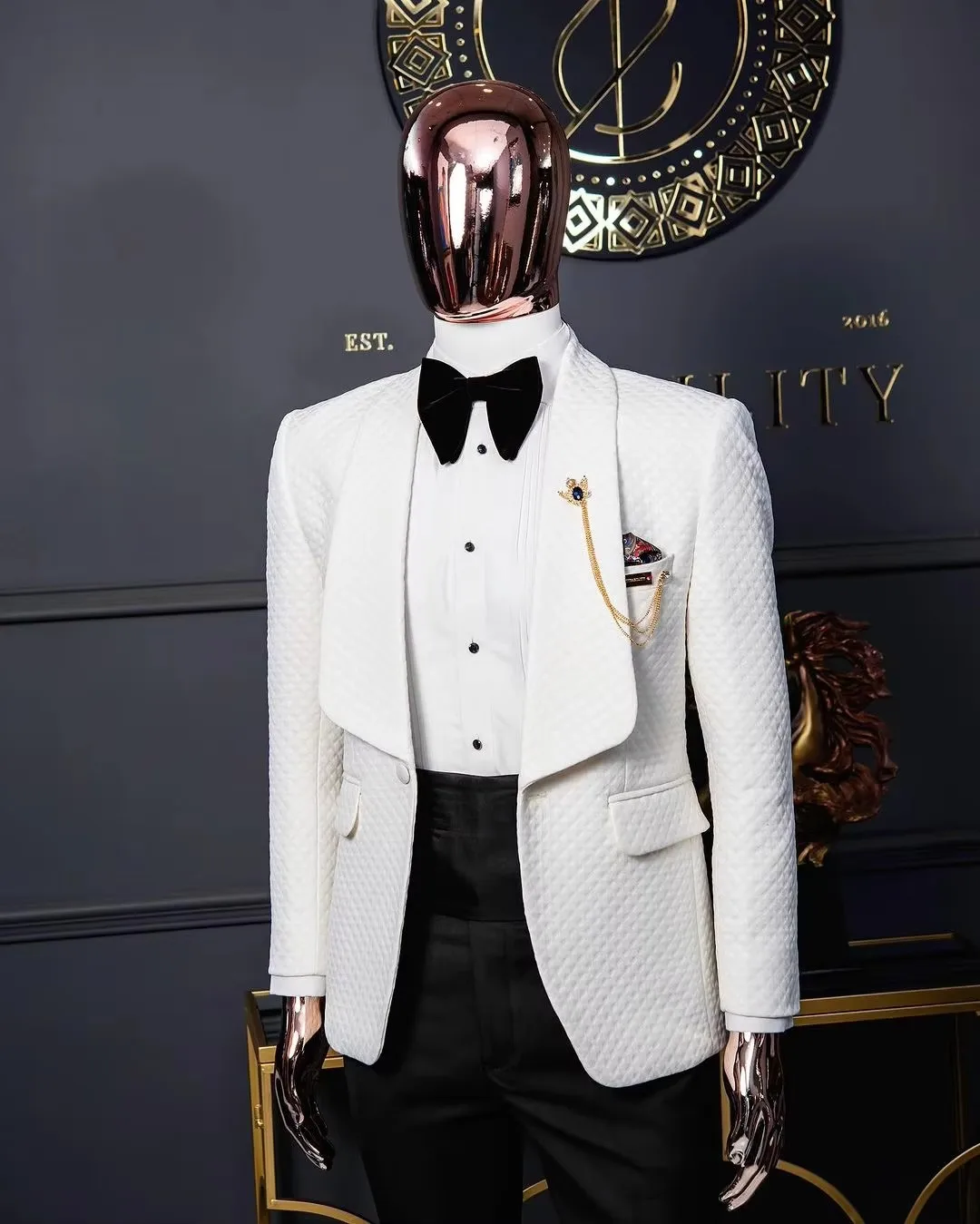 Luxury White Plaid Groom Tuxedos Single Breasted Men Suits For Wedding Male Party Dress Costume Homme ( jacket+Pants)
Luxury White Plaid Groom Tuxedos Single Breasted Men Suits For Wedding Male Party Dress Costume Homme ( jacket+Pants)