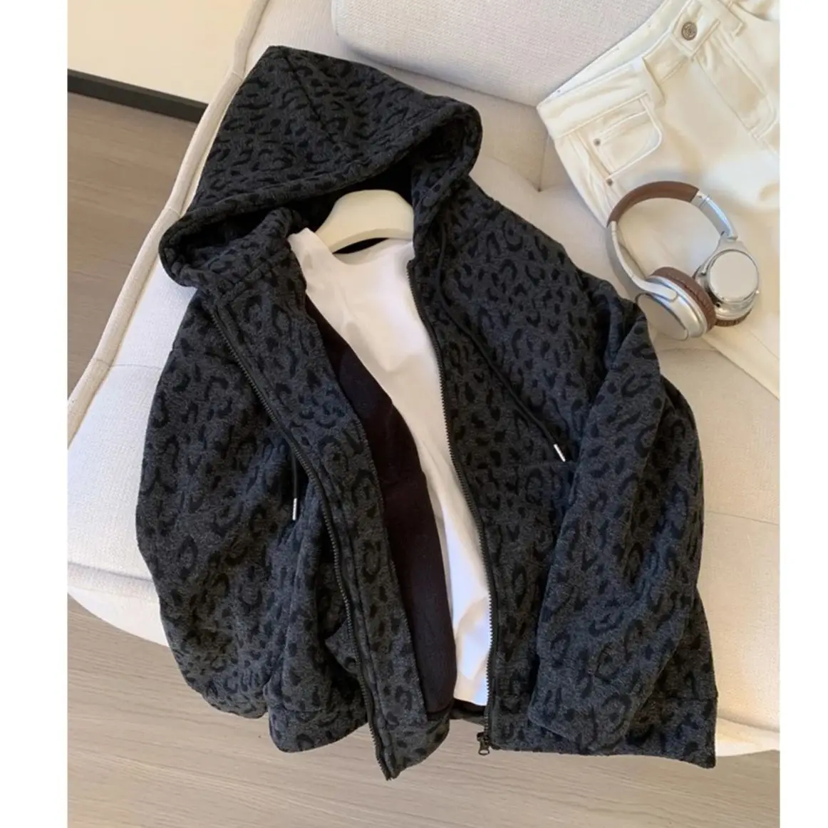 Leopard Print Hooded Cardigan Coat Women's Winter 2025 New Lazy Korean Style High Quality Zipper Sweatshirt Fleece Outerwear
Leopard Print Hooded Cardigan Coat Women's Winter 2025 New Lazy Korean Style High Quality Zipper Sweatshirt Fleece Outerwear