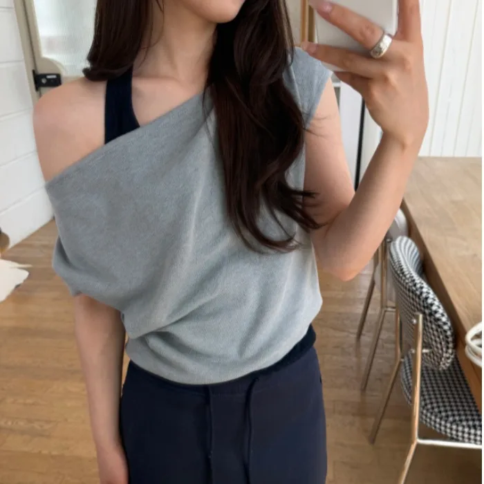 Fashionable Korean Style Knitted Short Sleeve T-Shirt Women's Summer Loose Fit Fake Two-Piece Hanging Neck Bell Sleeve Top
Fashionable Korean Style Knitted Short Sleeve T-Shirt Women's Summer Loose Fit Fake Two-Piece Hanging Neck Bell Sleeve Top