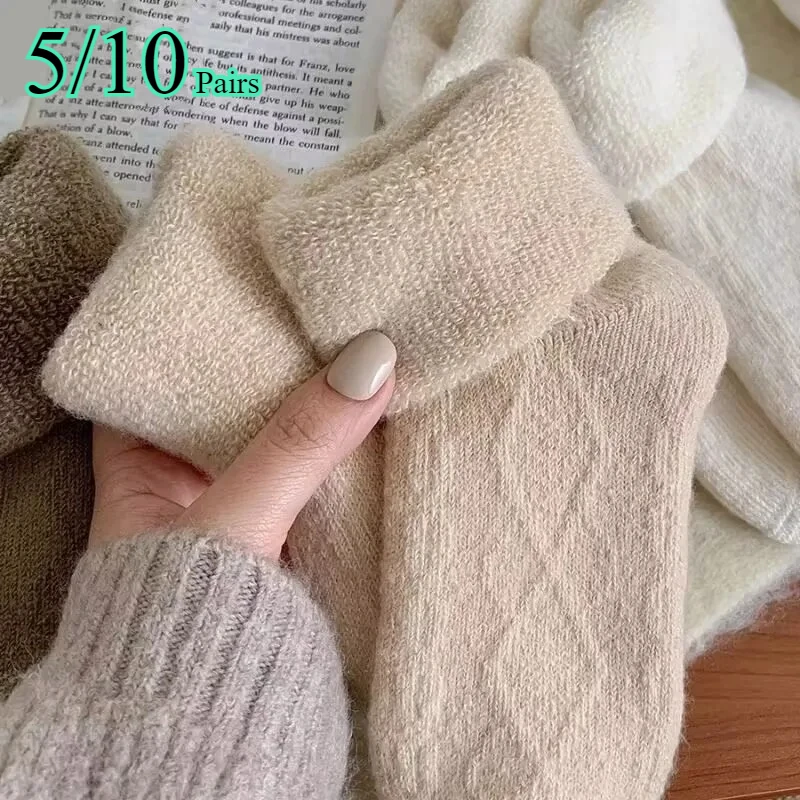 5/10 Pairs Women's Thickened Solid Color Plush Socks Winter Warm Soft Comfortable Fashionable Home and Outdoor Leisure Socks
5/10 Pairs Women's Thickened Solid Color Plush Socks Winter Warm Soft Comfortable Fashionable Home and Outdoor Leisure Socks 
