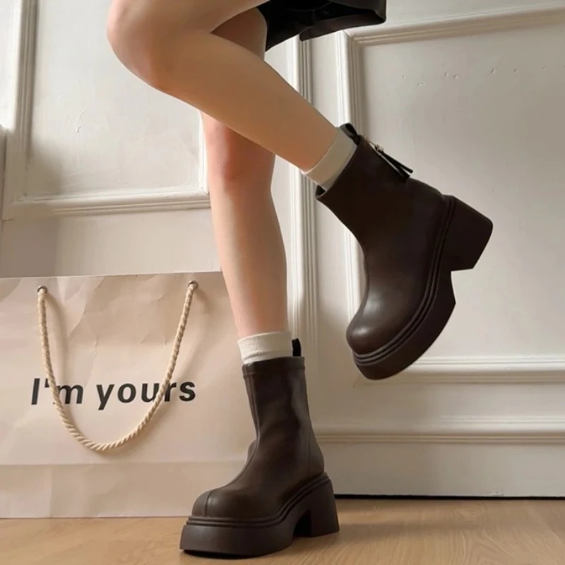 Vintage Chunky Heel Women Ankle Boots Fashion Round Toe Zippers Shoes Autumn Winter Mordern Short Boots botines para mujeres
Vintage Chunky Heel Women Ankle Boots Fashion Round Toe Zippers Shoes Autumn Winter Mordern Short Boots botines para mujeres