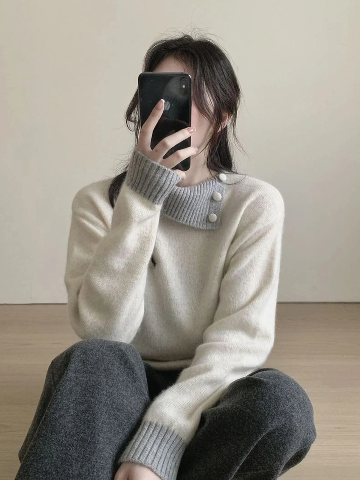 Бархатный дизайнерский свитер с воротником белого медведя, женский осенний нежный ленивый высококачественный вязаный верх для внутренней одежды, милый свободный крой
Бархатный дизайнерский свитер с воротником белого медведя, женский осенний нежный ленивый высококачественный вязаный верх для внутренней одежды, милый свободный крой