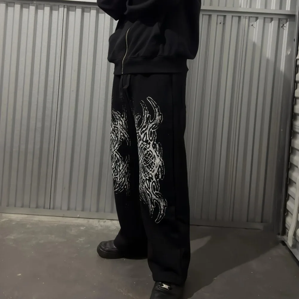 Loose-fitting, alternative fitness leggings, casual and comfortable, unisex straight-leg trousers, streetwear, long pants
Loose-fitting, alternative fitness leggings, casual and comfortable, unisex straight-leg trousers, streetwear, long pants