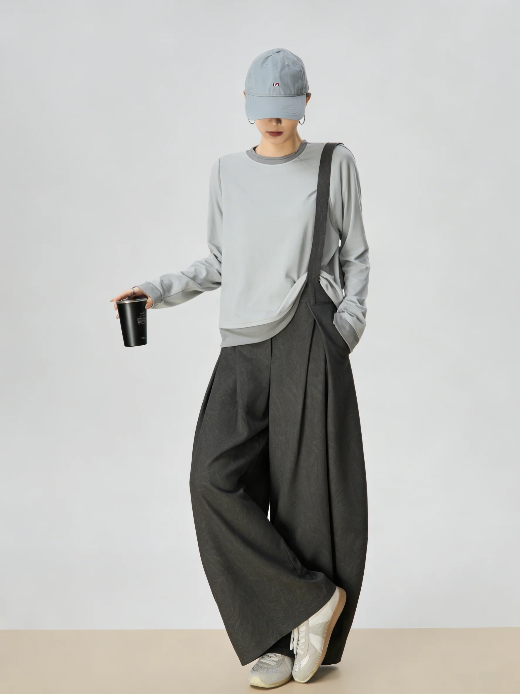 Retro Grey Patchwork Top Wide Leg Overalls Set Casual Spring Fashion Women's Ensemble High Waist Loose Fit round Neck Long Sl...
Retro Grey Patchwork Top Wide Leg Overalls Set Casual Spring Fashion Women's Ensemble High Waist Loose Fit round Neck Long Sl...