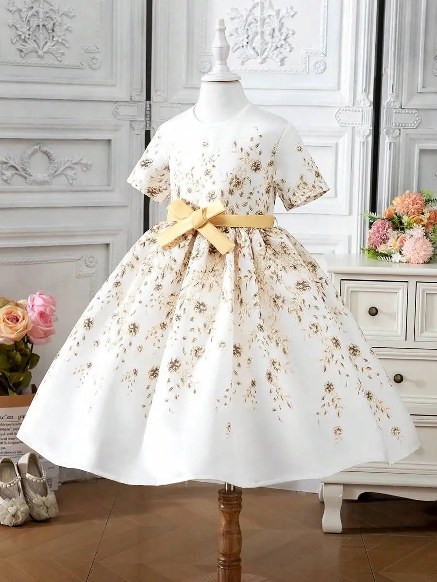 Short Sleeve Round Neck Floral Print Dress With Bow Belt A-Line Silhouette
Short Sleeve Round Neck Floral Print Dress With Bow Belt A-Line Silhouette