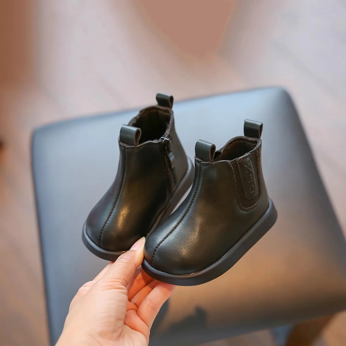 Zapatos Niña Brand Kid Boot 2025 Autumn New Baby Shoe Soft Sole Princess Shos Classic Boy Boot Fashion Girl Boots Designer Shoes
Zapatos Niña Brand Kid Boot 2025 Autumn New Baby Shoe Soft Sole Princess Shos Classic Boy Boot Fashion Girl Boots Designer Shoes