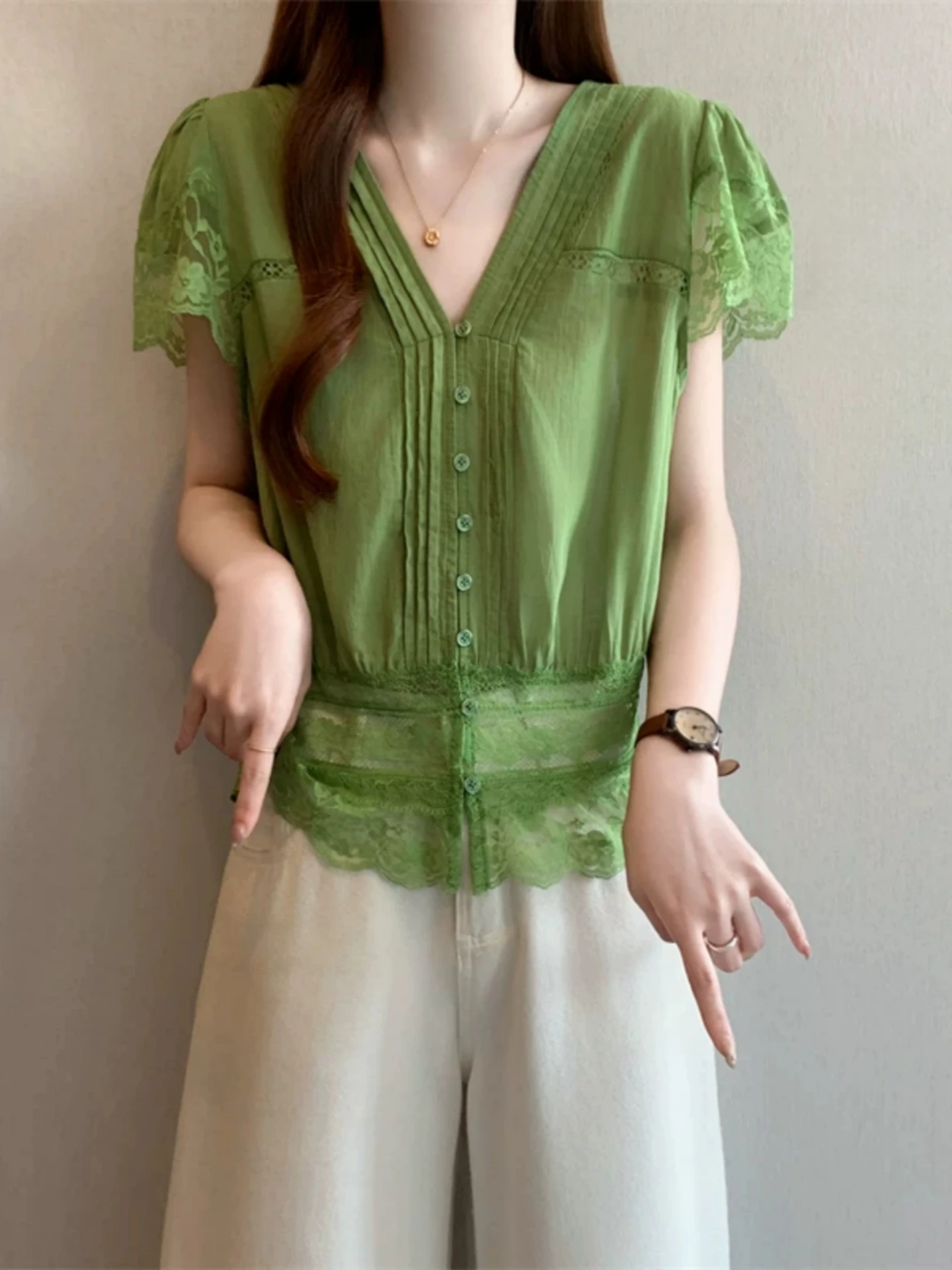 Lace Patchwork V-neck Short Sleeve Women's Shirt Summer 2026 plus Size Slimming Stylish Base Layer Top Korean Style Commute
Lace Patchwork V-neck Short Sleeve Women's Shirt Summer 2026 plus Size Slimming Stylish Base Layer Top Korean Style Commute