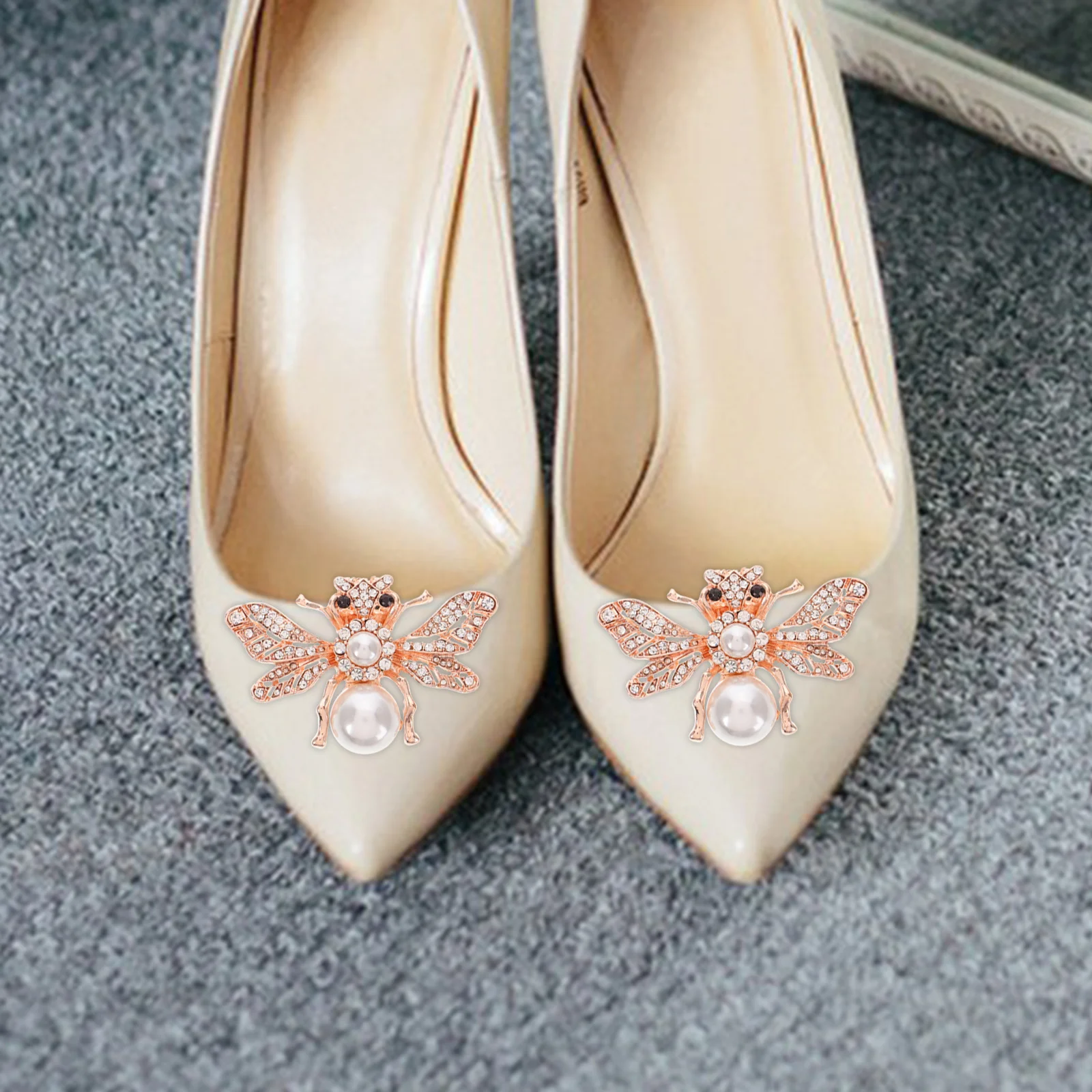 1 Pair Bee Shape Rhinestone Shoe Clips Bling Buckle For Women Bridal Pumps Flats Boots Wedding Party Dance Banquet Decorative
1 Pair Bee Shape Rhinestone Shoe Clips Bling Buckle For Women Bridal Pumps Flats Boots Wedding Party Dance Banquet Decorative