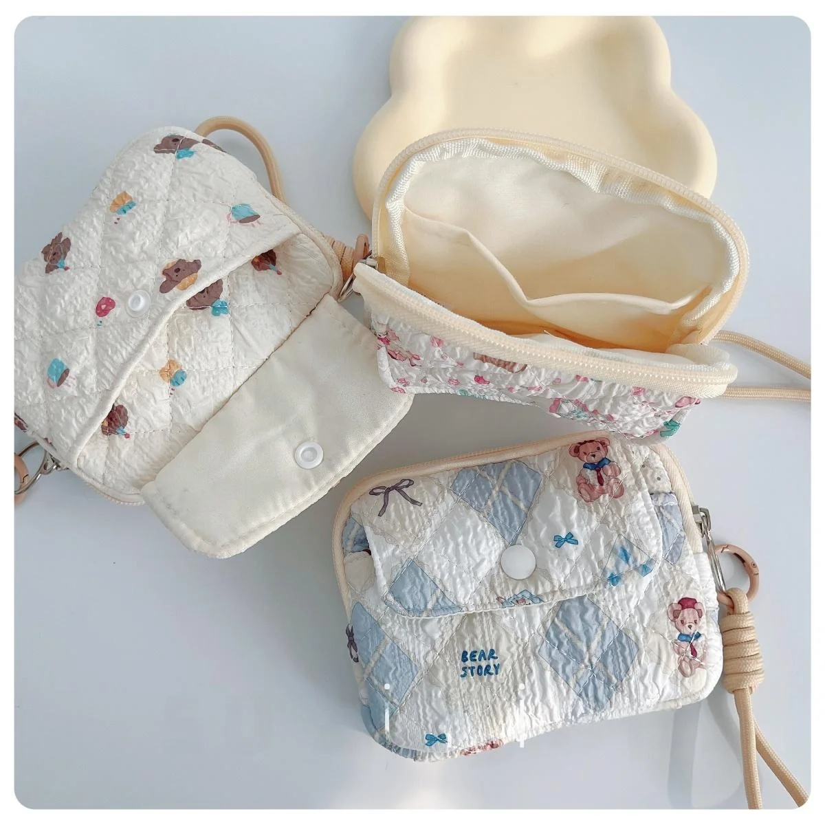 Cute Lightweight ort Wallet Japanese Design Coin Purse Document Holder Youth Handbag Canvas Material Zipper Closure
Cute Lightweight ort Wallet Japanese Design Coin Purse Document Holder Youth Handbag Canvas Material Zipper Closure