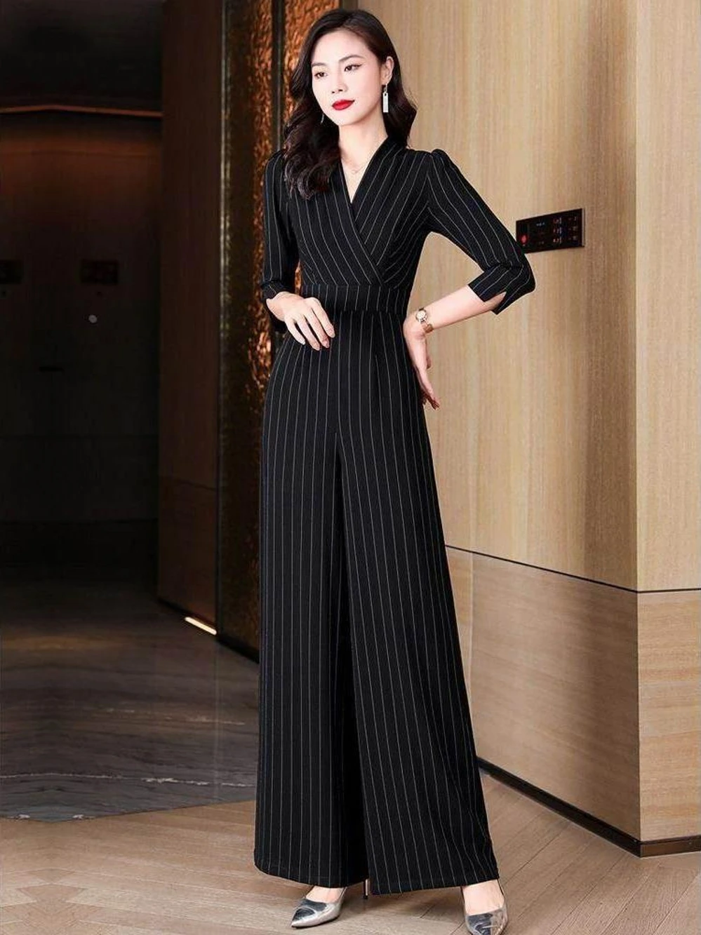 Облегающие полосатые длинные брюки, весенние новые модные широкие брюки с высокой талией Seven Sve Bla, белый цвет, дизайн Blo Design
Облегающие полосатые длинные брюки, весенние новые модные широкие брюки с высокой талией Seven Sve Bla, белый цвет, дизайн Blo Design