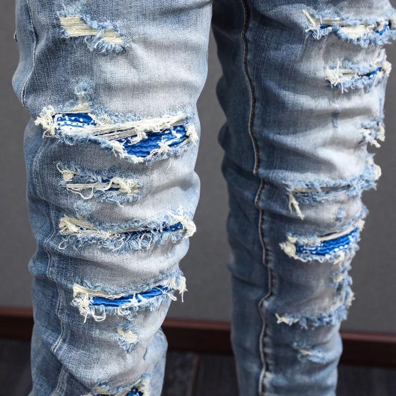 American men's fashion new light colored jeans, washed with water, nostalgic, perforated patch, elastic tight jeans
American men's fashion new light colored jeans, washed with water, nostalgic, perforated patch, elastic tight jeans