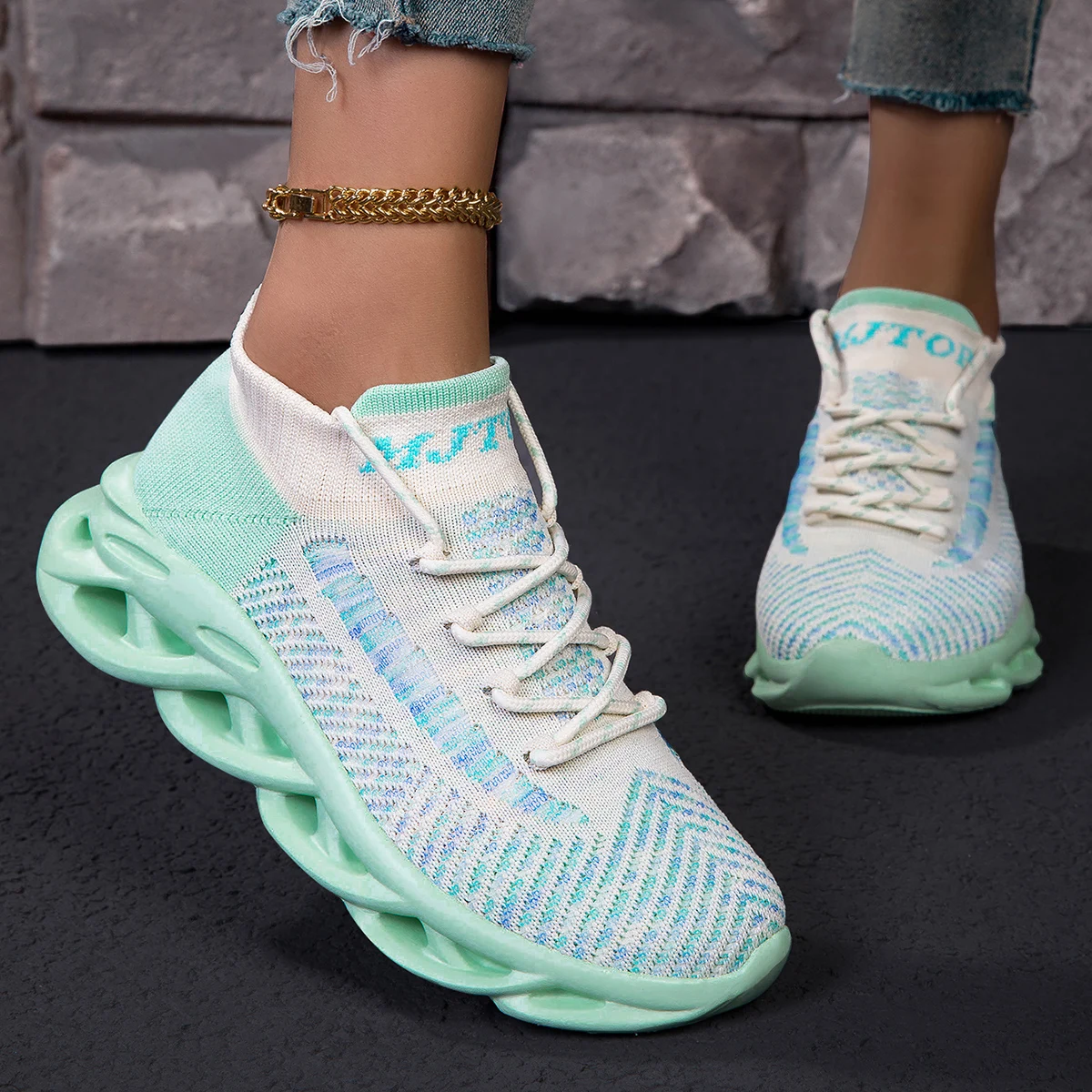 Новинка 2024, модные женские холщовые туфли, летняя сетчатая дышащая повседневная обувь, мягкая подошва, женская обувь для бега, удобная теннисная обувь
Новинка 2024, модные женские холщовые туфли, летняя сетчатая дышащая повседневная обувь, мягкая подошва, женская обувь для бега, удобная теннисная обувь