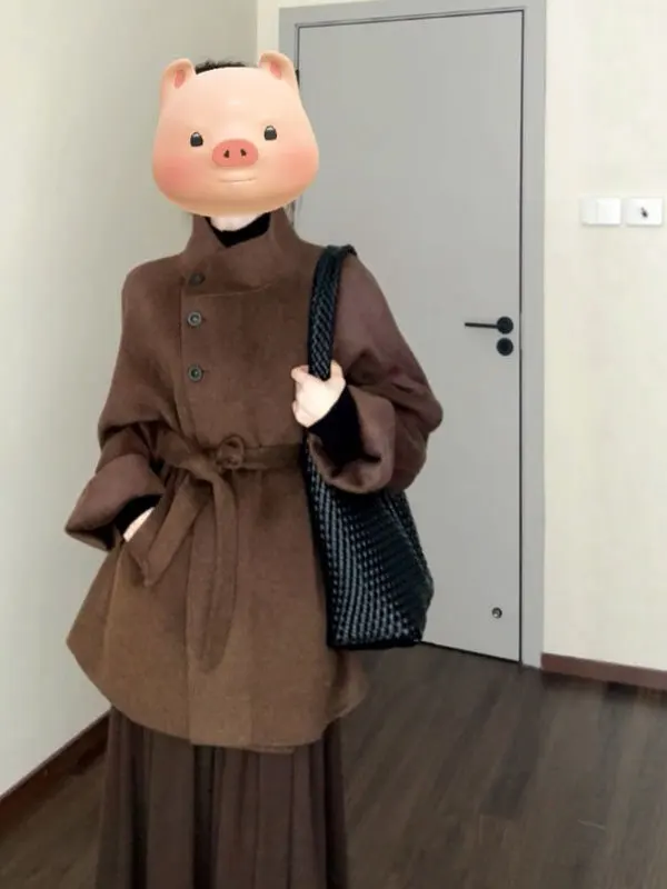 Korean Sle Faionable Ele Mid-Length Woolen Coat Autumn 2025 ular Button-Up Women's Outerwear Long Sve Pure Color
Korean Sle Faionable Ele Mid-Length Woolen Coat Autumn 2025 ular Button-Up Women's Outerwear Long Sve Pure Color