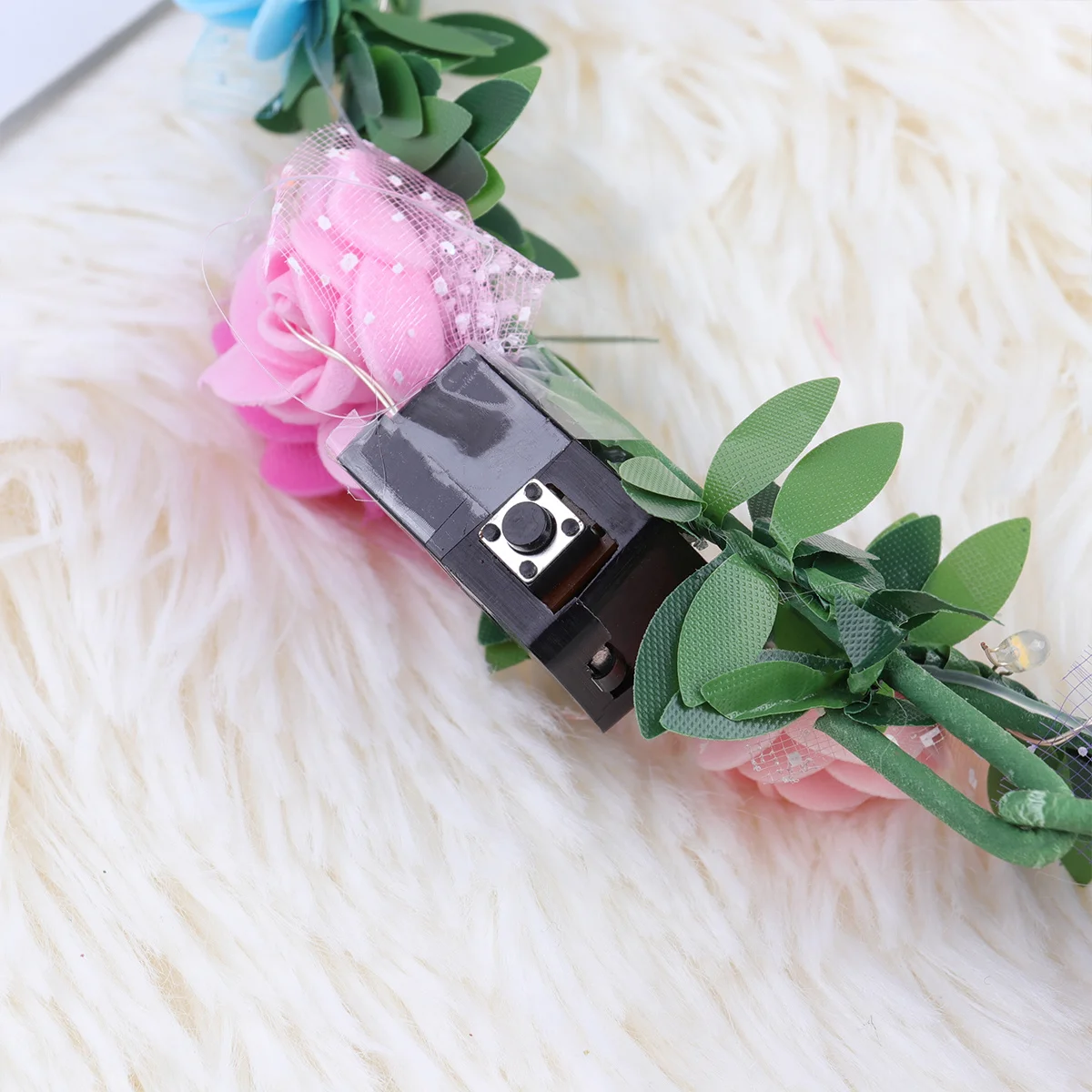 6Pcs Lifelike Floral Headband Luminous Hair Accessory LED Glowing Garland for Party Photography Cosplay Performance
6Pcs Lifelike Floral Headband Luminous Hair Accessory LED Glowing Garland for Party Photography Cosplay Performance