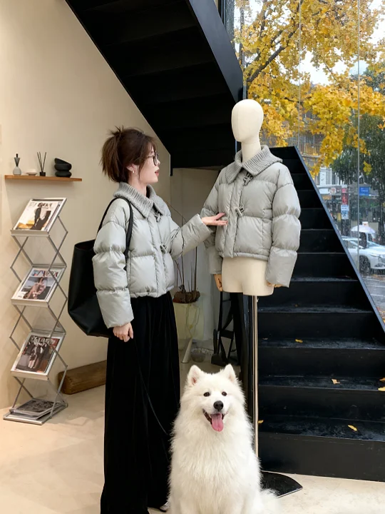 Корейское утепленное пальто-куртка из хлопка, зимняя одежда, с хлопковым наполнителем, милое и стильное, новинка 2025 года
Корейское утепленное пальто-куртка из хлопка, зимняя одежда, с хлопковым наполнителем, милое и стильное, новинка 2025 года