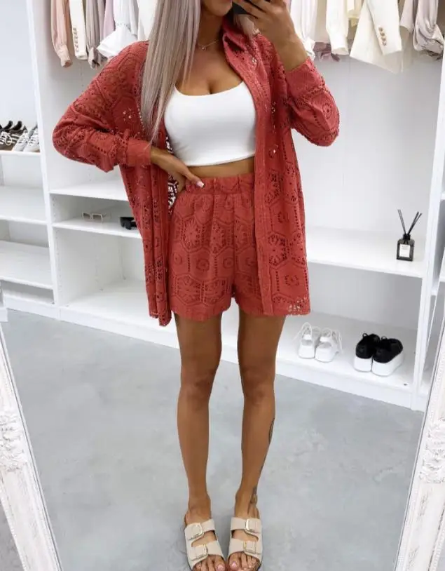 Очаровательная кружевная рубашка с длинным рукавом 2025 + повседневные шорты с эластичной резинкой на талии и карманами — идеально подходит для моды — вперед!
Очаровательная кружевная рубашка с длинным рукавом 2025 + повседневные шорты с эластичной резинкой на талии и карманами — идеально подходит для моды — вперед!