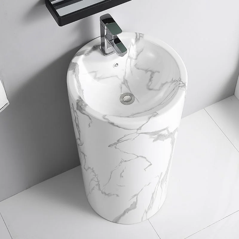 Style column basin, ceramic integrated washbasin, square column washbasin, floor standing washbasin in bathroom
Style column basin, ceramic integrated washbasin, square column washbasin, floor standing washbasin in bathroom