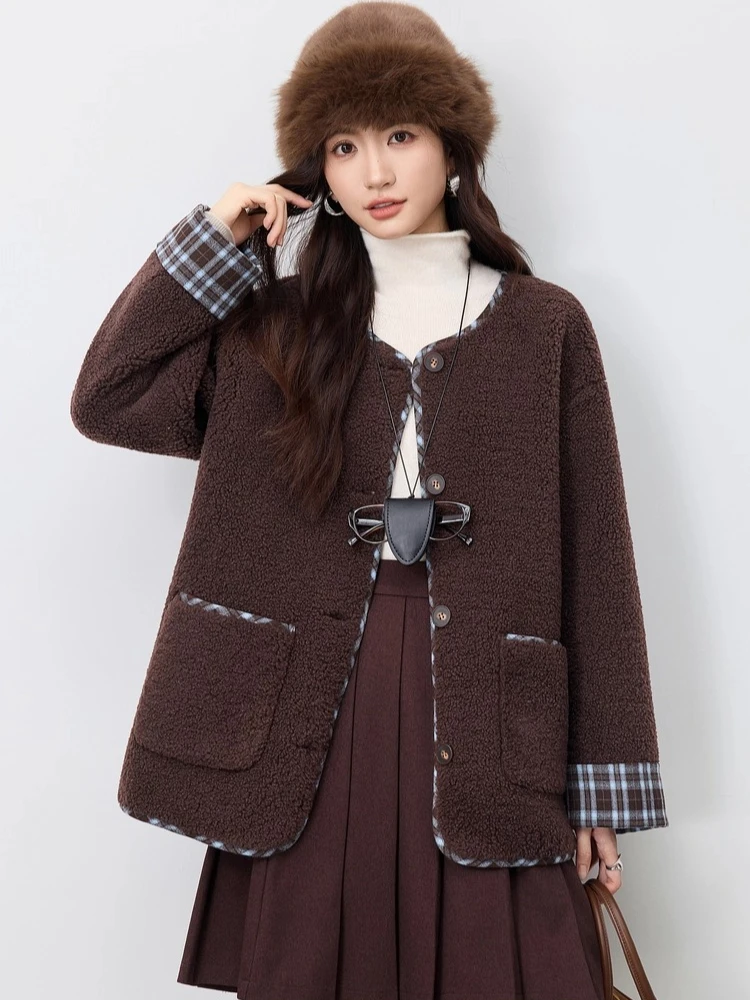 SENTUBILA Women's Retro Style Coat 2025 Winter Plaid Contrast Color O-Neck Flanged Sleeve Jacket Warm Fashion Top 154WJ4072
SENTUBILA Women's Retro Style Coat 2025 Winter Plaid Contrast Color O-Neck Flanged Sleeve Jacket Warm Fashion Top 154WJ4072