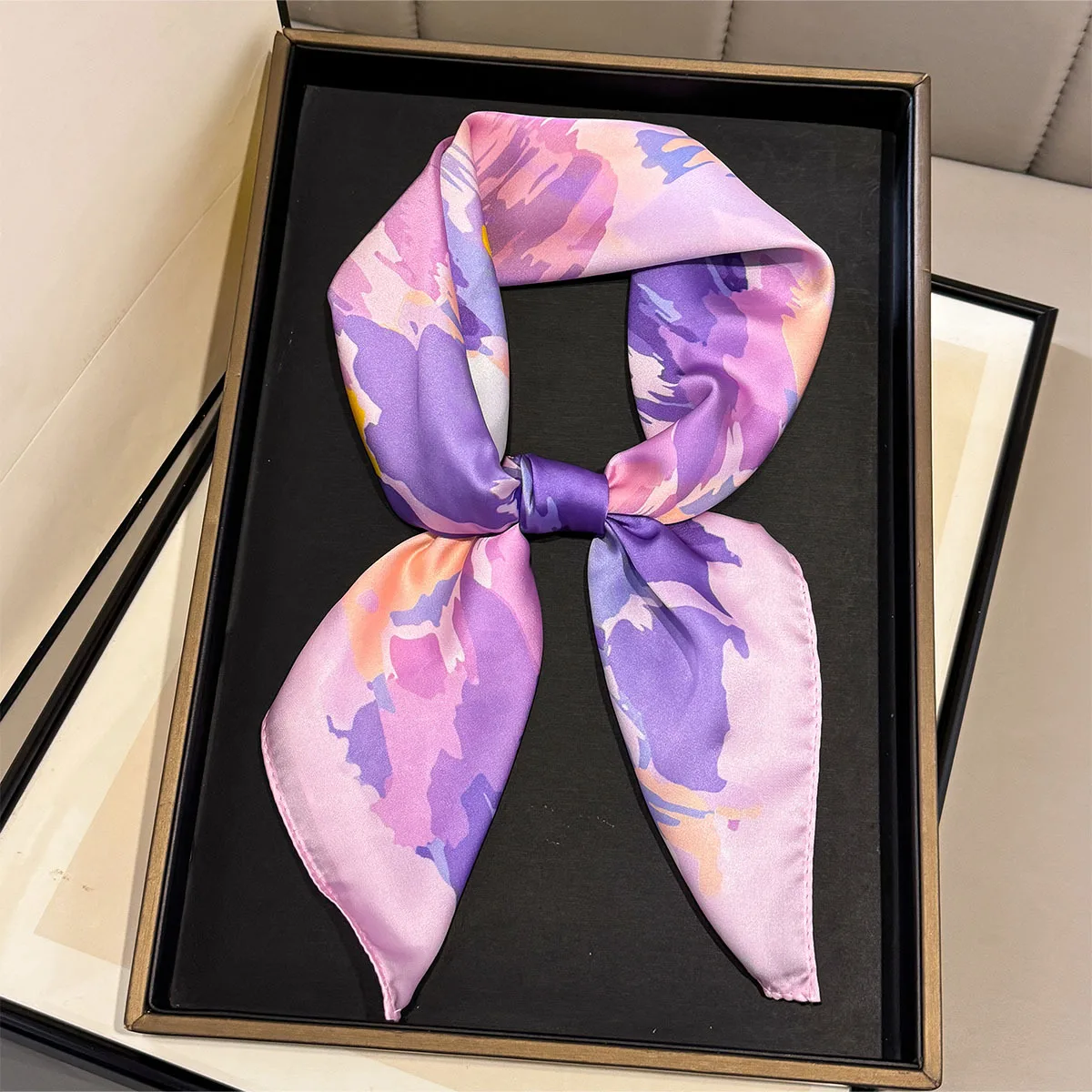 Artistic Print Silk Square Scarfs for Women Headscarf Soft Hijab All Seasons Decorate Fashion Neckerchief Female Foulard Bandana
Artistic Print Silk Square Scarfs for Women Headscarf Soft Hijab All Seasons Decorate Fashion Neckerchief Female Foulard Bandana