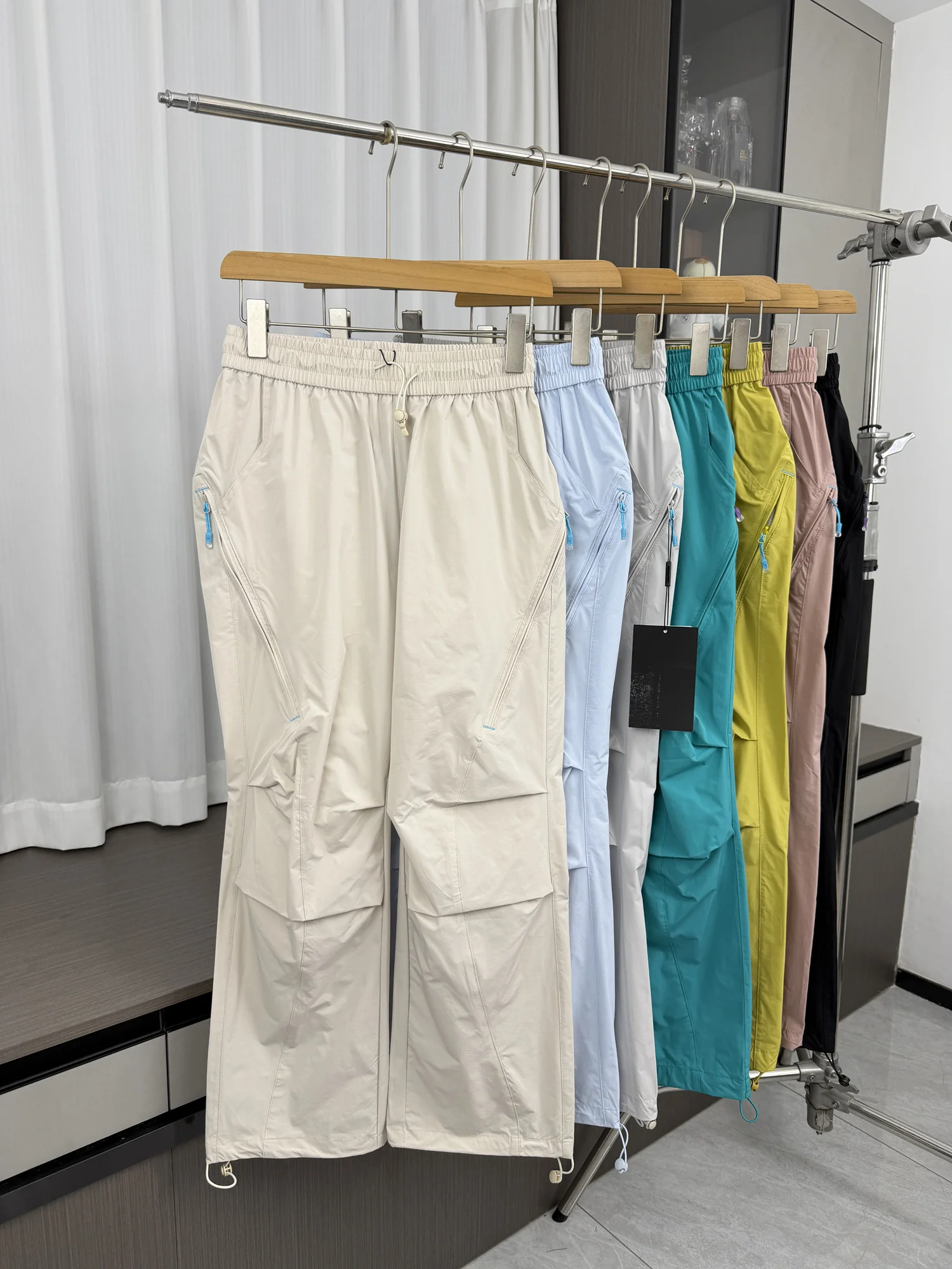 Outdoor Casual Pants Men's Spring Summer Loose Fit Comfortable Breathable Ice Cool Style Style Trousers for Couples
Outdoor Casual Pants Men's Spring Summer Loose Fit Comfortable Breathable Ice Cool Style Style Trousers for Couples