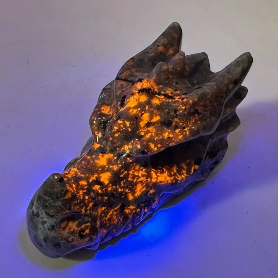 1pc Natural Flame stone Yooperlite glows under uv lamp Dragon Head Carving Handcrafted Dragon Skull Crafts Holiday Gift
1pc Natural Flame stone Yooperlite glows under uv lamp Dragon Head Carving Handcrafted Dragon Skull Crafts Holiday Gift