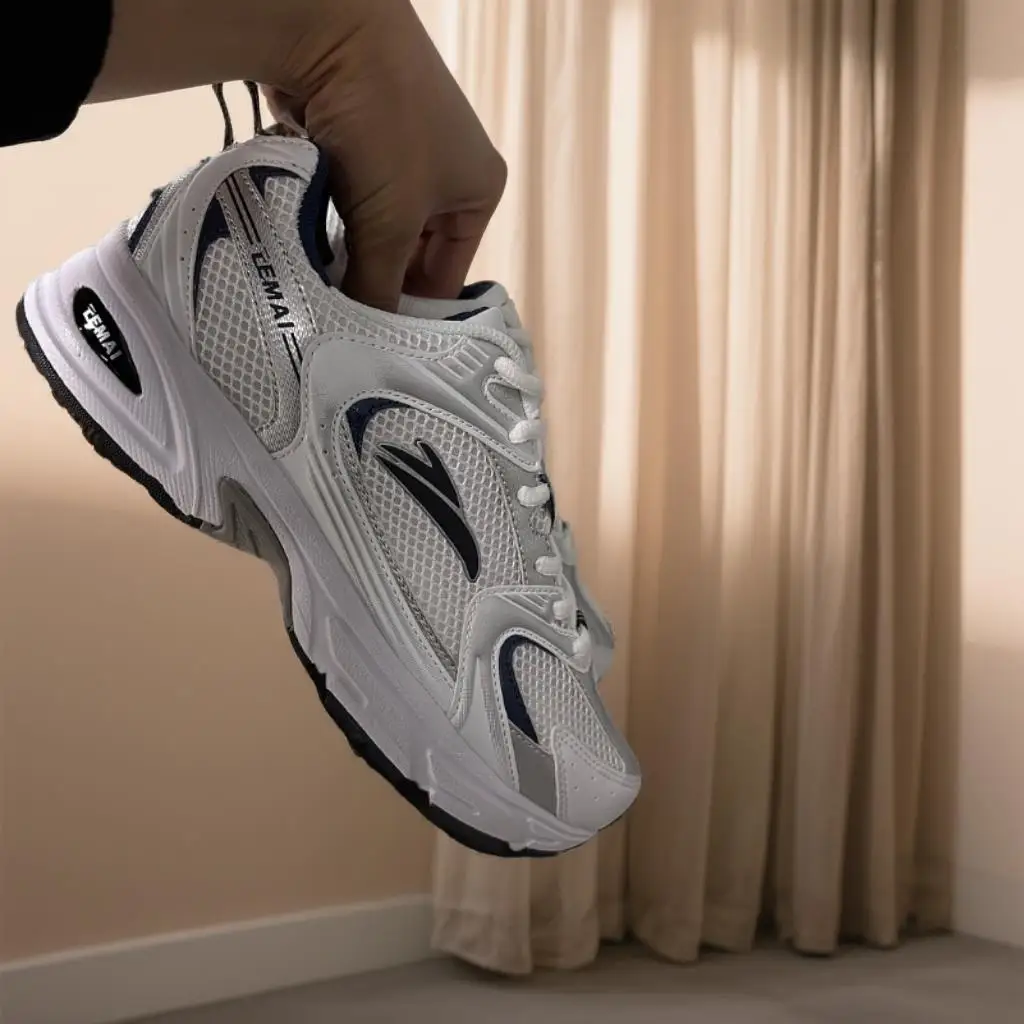 Повседневная спортивная обувь на подкладке WarmLightweight, легкий дизайн, легко путешествовать
Повседневная спортивная обувь на подкладке WarmLightweight, легкий дизайн, легко путешествовать