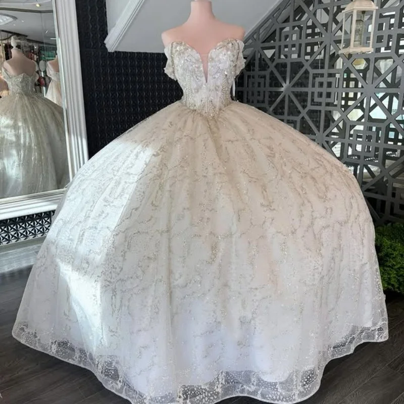 Shiny White Quinceanera Dresses off-shoulder Decal Crystal Glitter PearlLong tail Vestido De 15 Quinceanera Customize
Shiny White Quinceanera Dresses off-shoulder Decal Crystal Glitter PearlLong tail Vestido De 15 Quinceanera Customize