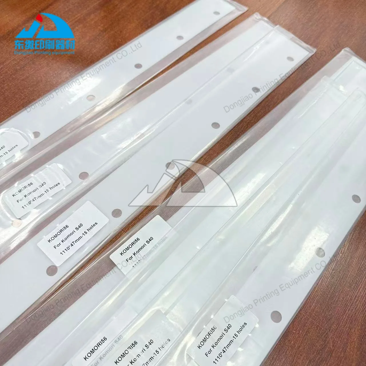 Printing Machinery Parts Wash up Blade for Komori S40 Offset Printing Accessories Wash up Blade 1110x47mm 15 Holes
Printing Machinery Parts Wash up Blade for Komori S40 Offset Printing Accessories Wash up Blade 1110x47mm 15 Holes