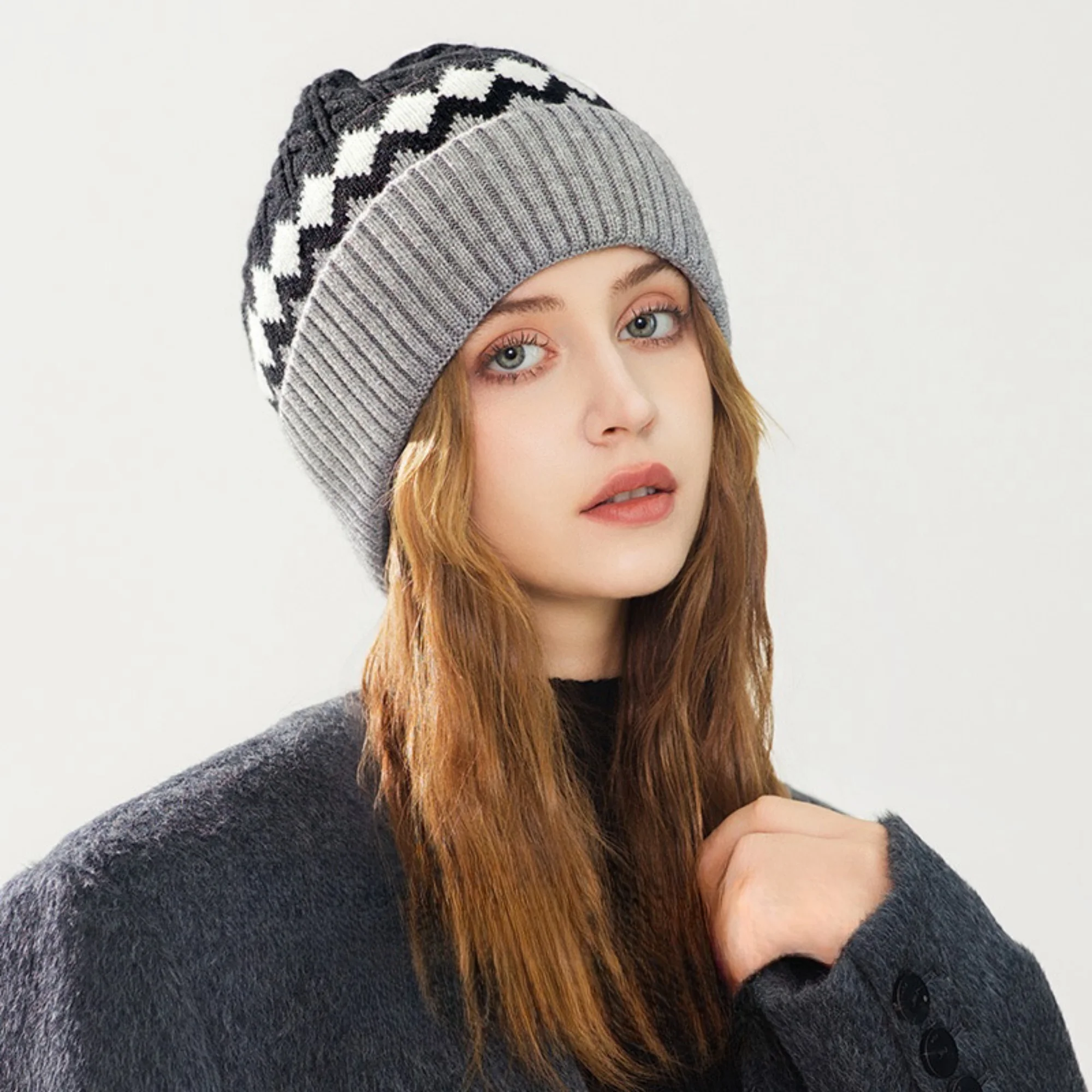 Designer Turban Cap Keep Warm Knitted Hat Multicolour Winter Hat Fashion Breathable Beanie Sequin Trilby Athleisur Bonnet Female
Designer Turban Cap Keep Warm Knitted Hat Multicolour Winter Hat Fashion Breathable Beanie Sequin Trilby Athleisur Bonnet Female