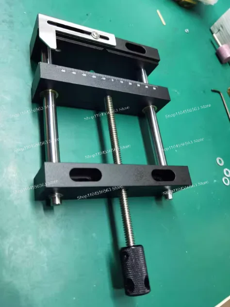 Зажим параллельный алюминиевый 200x412 мм с противоскользящей поверхностью для проектов по деревообработке и металлообработке
Зажим параллельный алюминиевый 200x412 мм с противоскользящей поверхностью для проектов по деревообработке и металлообработке