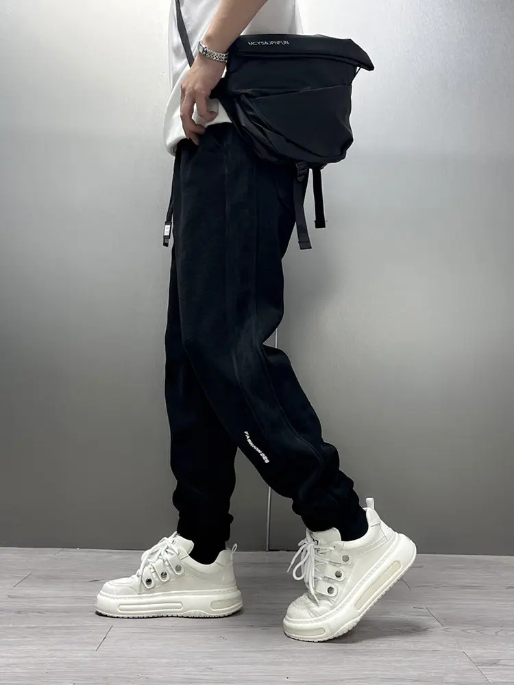 Новые мужские повседневные брюки из вельвета на флисовой подкладке 2026 года, зауженные спортивные брюки с завязками, молодежные летние уличные рабочие брюки
Новые мужские повседневные брюки из вельвета на флисовой подкладке 2026 года, зауженные спортивные брюки с завязками, молодежные летние уличные рабочие брюки