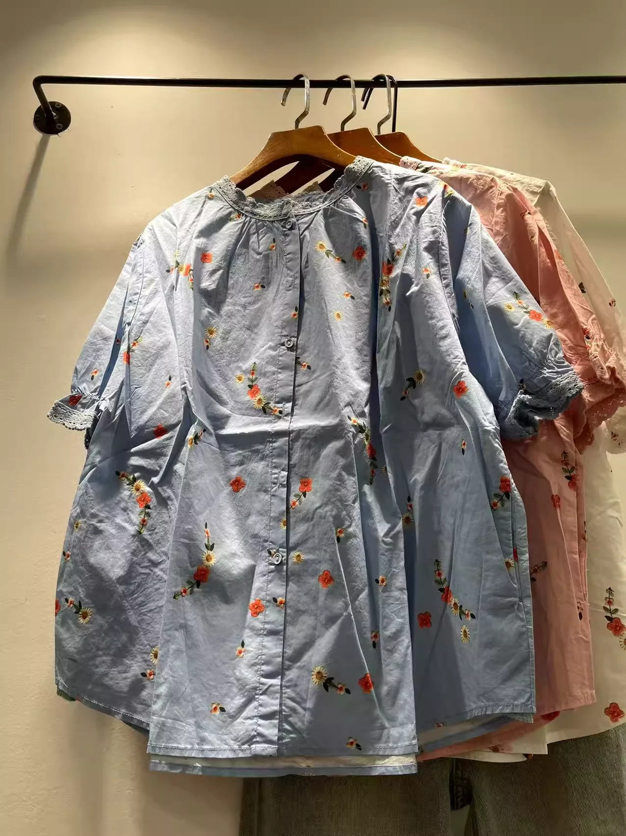Bust 122cm Japan style women's cotton shirt lace patchwork print shirts short sleeve blouses for women fresh sweet tops
Bust 122cm Japan style women's cotton shirt lace patchwork print shirts short sleeve blouses for women fresh sweet tops