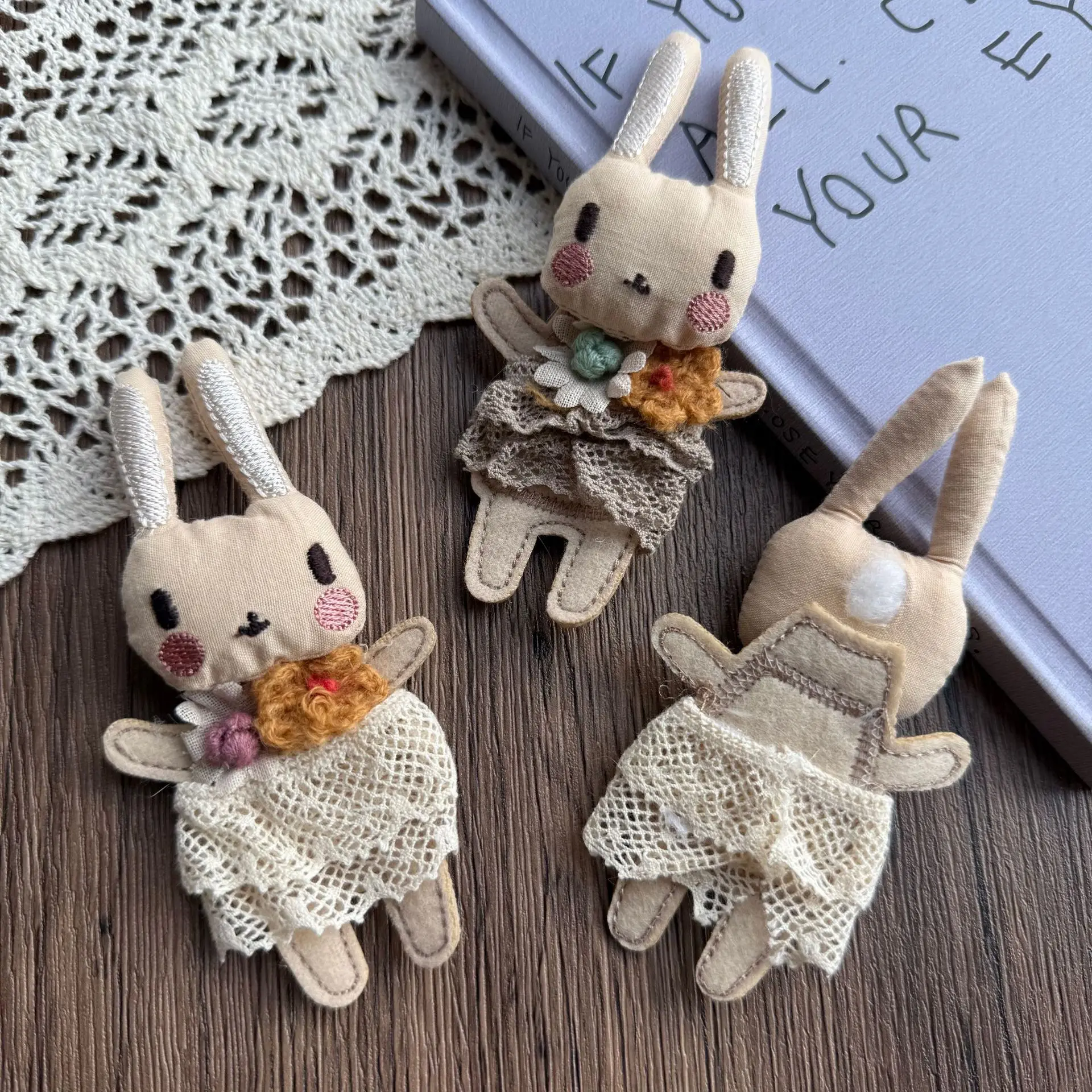 Soft Stuffed Fabric Forest Animal Brooch Hair Clasp for Kids Shoes Socks Apparel Trim Handmade Cute Decoration
Soft Stuffed Fabric Forest Animal Brooch Hair Clasp for Kids Shoes Socks Apparel Trim Handmade Cute Decoration