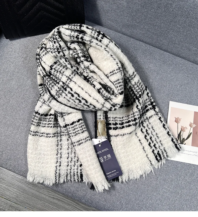 100% Pure Wool Plaid Scarf Women's Autumn Winter Warm Luxury Versatile Thick Black White Plaid Scarf Men Neck Warmer
100% Pure Wool Plaid Scarf Women's Autumn Winter Warm Luxury Versatile Thick Black White Plaid Scarf Men Neck Warmer
